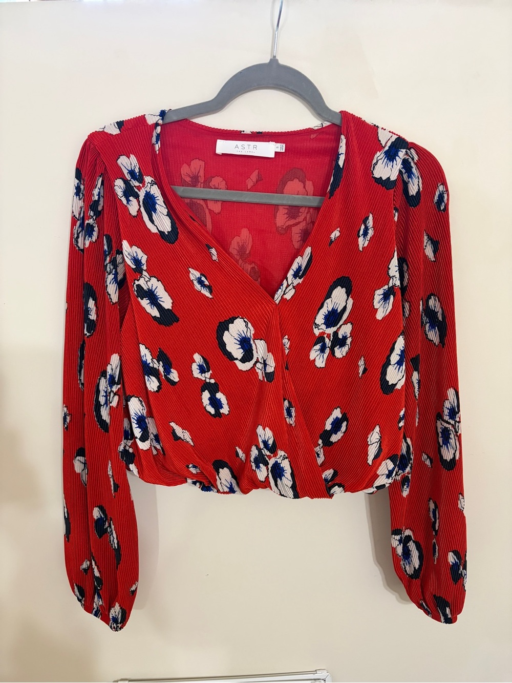 Astr Red Floral Surplice Blouse with Navy & White Accents| size small